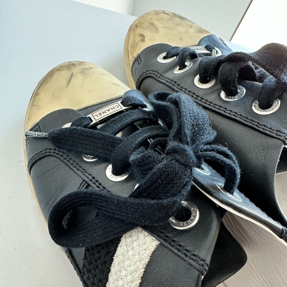 Chanel leather sneakers size 36.5 - Picture 3 of 4